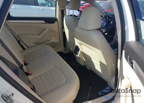 2019 Volkswagen Passat 2.0T Wolfsburg Edition из США, поврежденный, VIN 1VWLA7A35KC002305